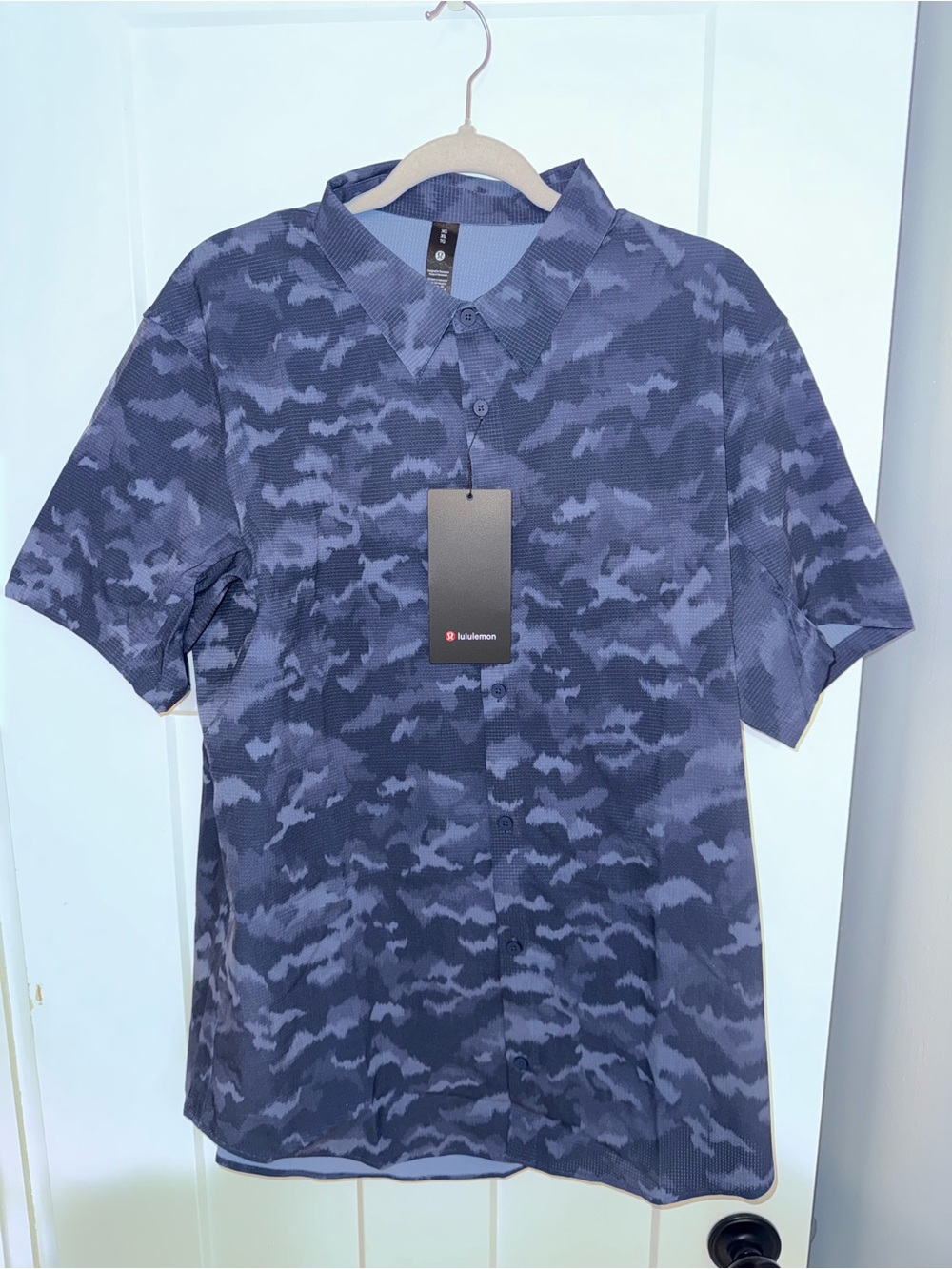 lululemon athletica Men’s Dark Blue Camo Short-Sleeve Button-Down Shirt